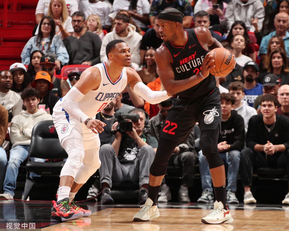 置于聚光灯 置于聚光灯