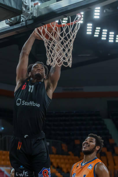 开对手防线 开对手防线